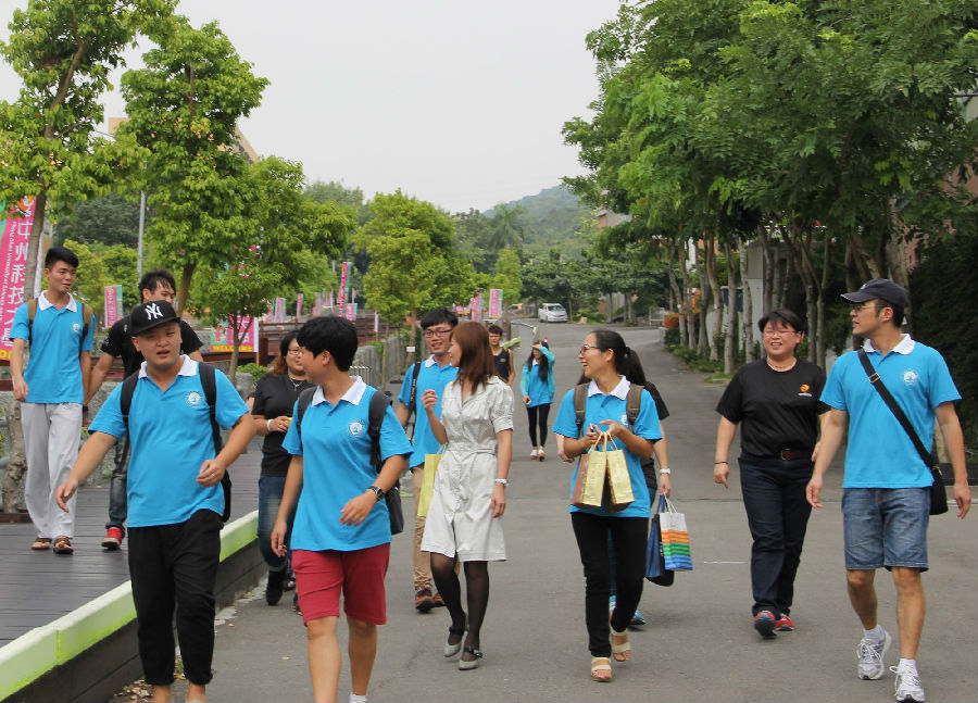 行走于台湾中州科技大学美丽校园.jpg